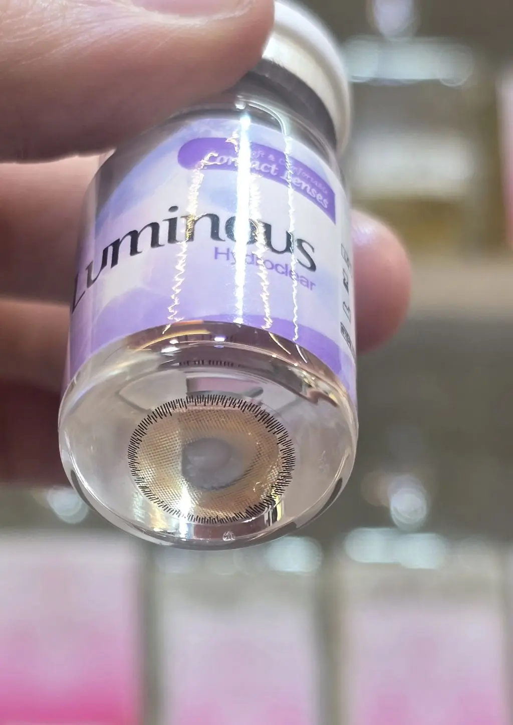 عدسات Luminous