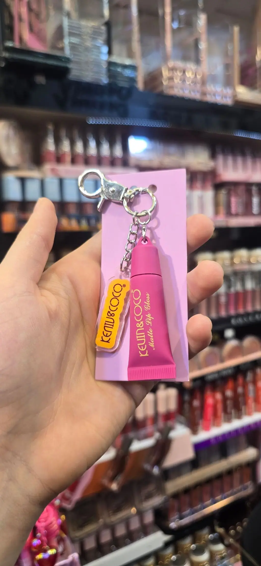 ملمع ومطفي الشفاه كافين (Kevin & Coco Matte Lip Gloss Keychain) 💖✨