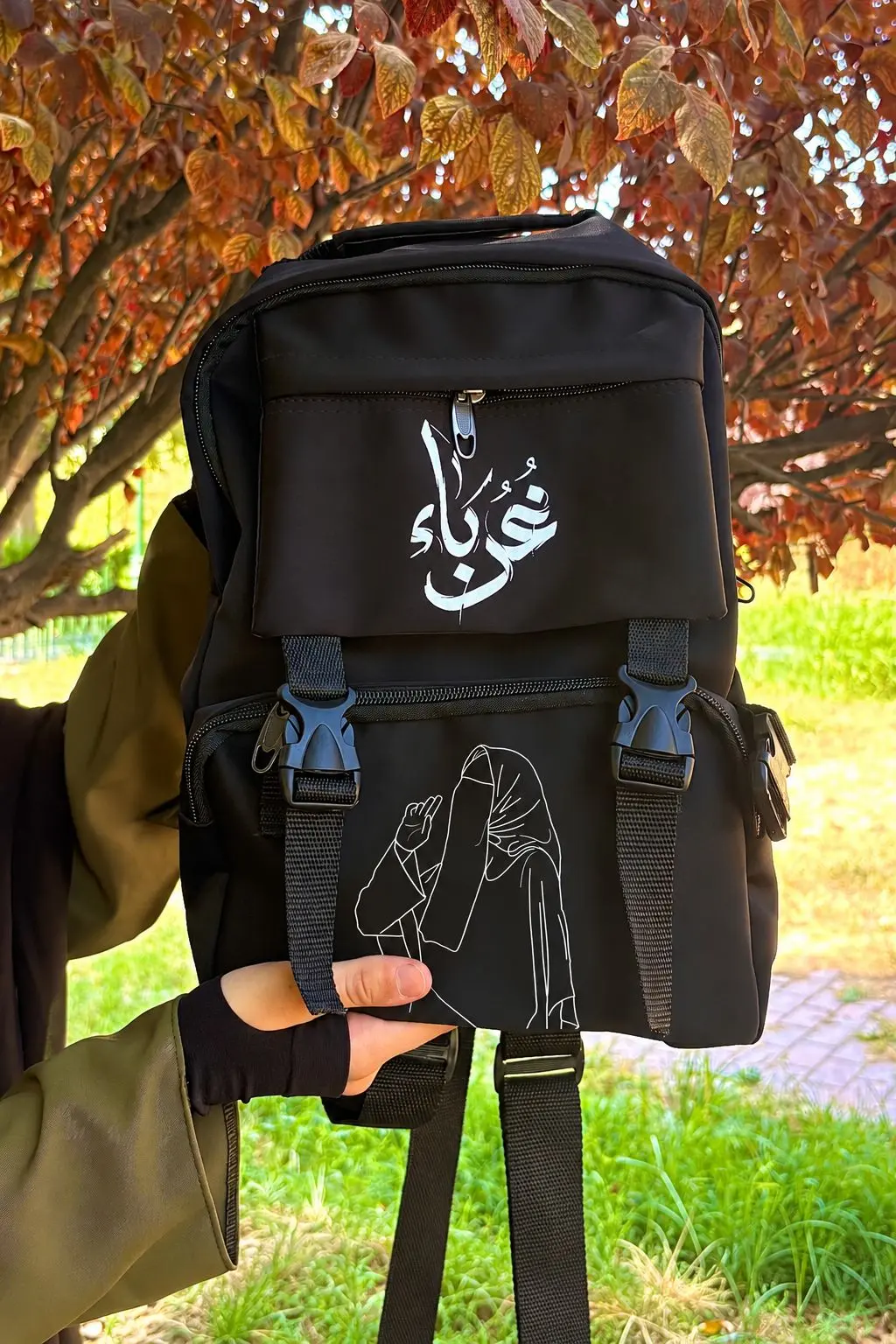 غرباء
