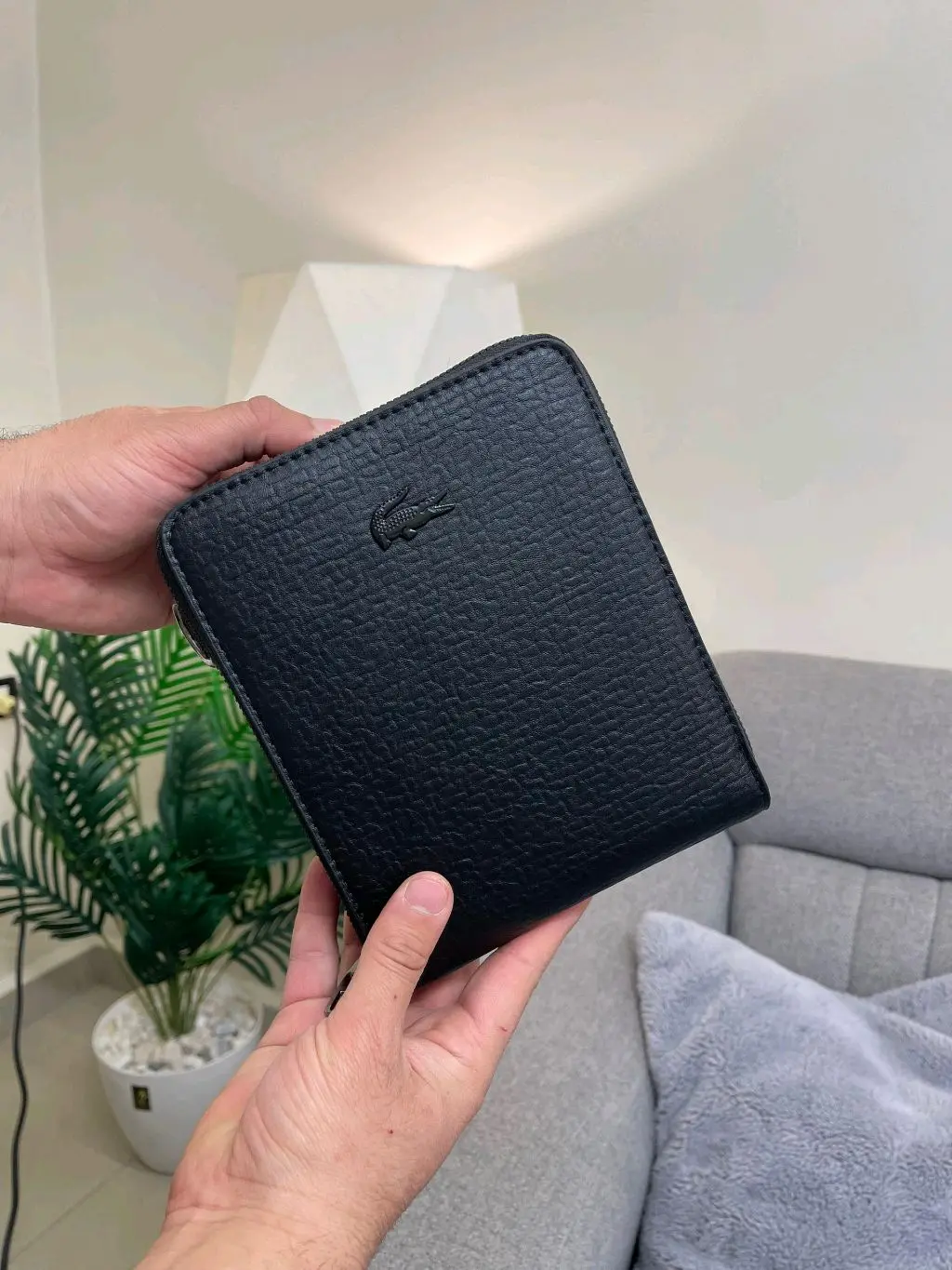 كتف ويد من، Lacoste