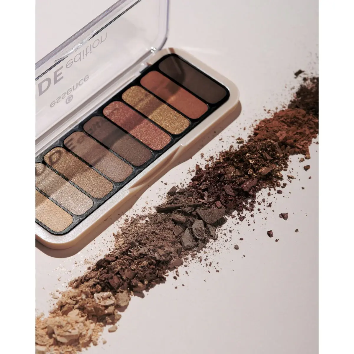 Essence The Nude Eyesh. Palette 10 | علبة ظلال عيون بالوان طبيعية 10